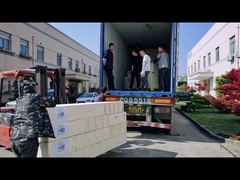 Kolon 2. Container 6 Einheiten von KL360 Premium-Touchless-Autowaschmaschinen wird nach Russland geladen