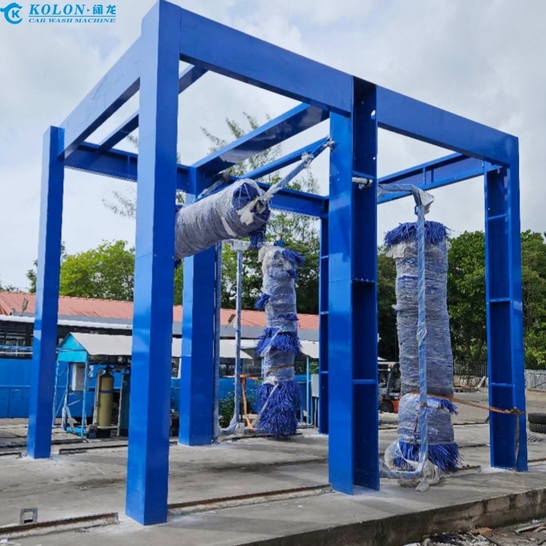 KOLON Fahrt durch Notrufsperrknopf Ausgestattet mit 3 Bürsten Buswaschmaschine mit PLC-Steuerung 267L Wasserverbrauch